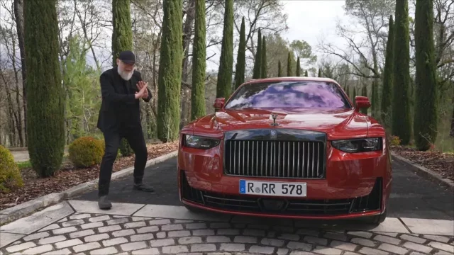 Pepa řídil nový Rolls-Royce Ghost. Změn není mnoho, ale z dokonalého vozu dělají ještě lepší.