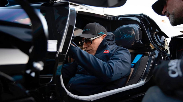 Miliardář vlastnící Bugatti, který zrychlí z 0 na 500 km/h za 20 sekund, odhalil jeho nároky, pneumatiky za 170 tisíc vydrží pouze 60 km