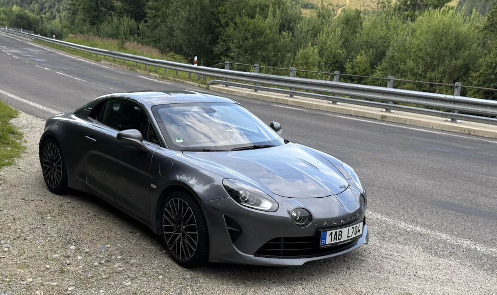 Skrytý klenot slovenských silnic: S Alpine A110 GT jsme objevili ideální trasu pro řidičské nadšence