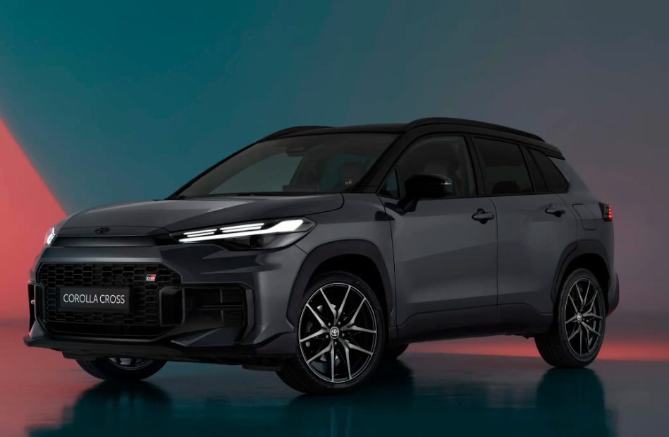 Toyota Corolla Cross 2025: Nový vzhled, až 200 koní a sportovní varianta GR Sport